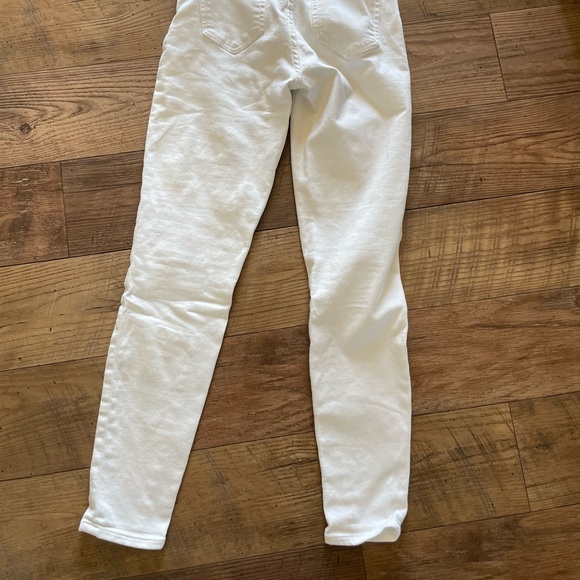 Woman’s J Crew white skinny jeans - Picture 2 of 4